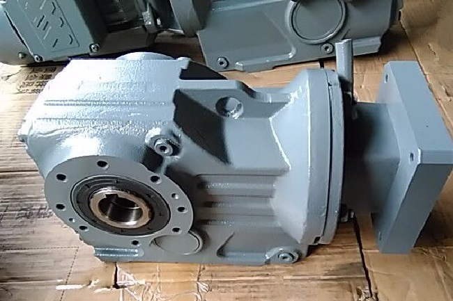 250W伺服電機(jī)減速機(jī)，帶動2.5T噸伺服電機(jī)減速機(jī)
